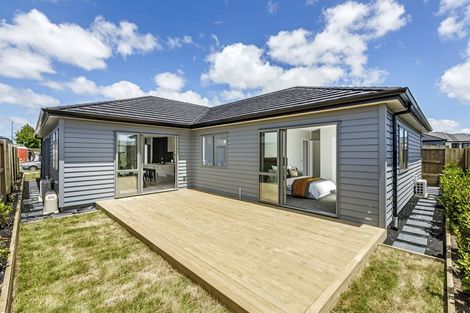 Photo of property in 26 Vinistra Road, Kumeu, 0810