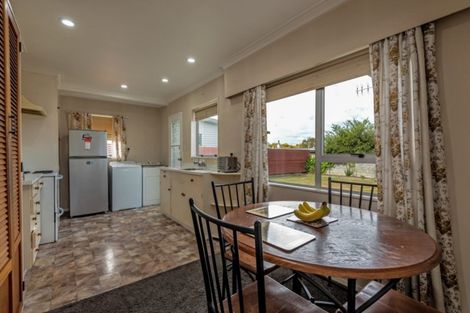 Photo of property in 10 Hollows Crescent, Takaro, Palmerston North, 4412