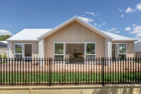 Photo of property in 13a Western Avenue, Omokoroa, 3114