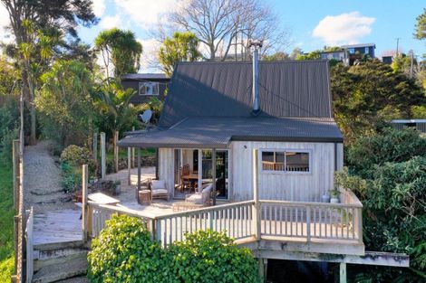 Photo of property in 37 Main Road, Raglan, 3225