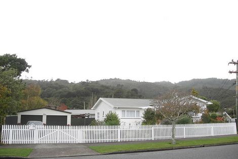 Photo of property in 33 Glen Road, Stokes Valley, Lower Hutt, 5019