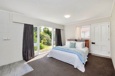 Photo of property in 2/6 Ngatoa Place, Glenfield, Auckland, 0629