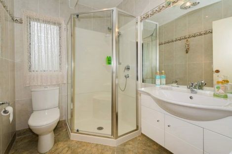 Photo of property in 100 Nigel Road, Browns Bay, Auckland, 0630