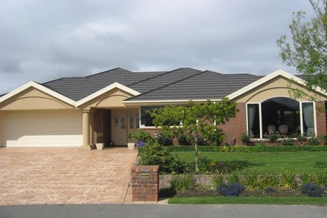 Photo of property in 10 Dinglebay Place, Casebrook, Christchurch, 8051