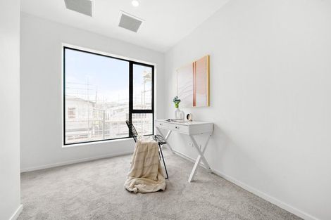 Photo of property in 102a Te Oneroa Way, Long Bay, Auckland, 0630