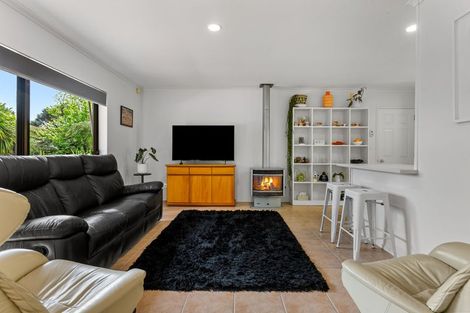 Photo of property in 257 Kaipara Road, Papakura, 2582