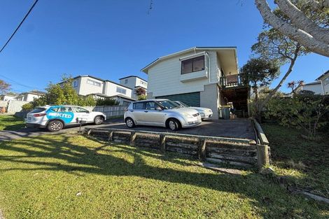 Photo of property in 1/12 Woodall Place, Totara Vale, Auckland, 0627