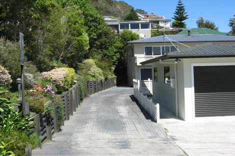 Photo of property in 16a Broadway, Picton, 7220