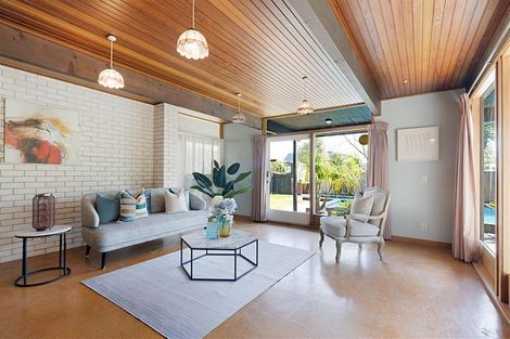 Photo of property in 103 Waimumu Road, Massey, Auckland, 0614