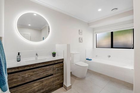Photo of property in 14 Seamount Drive, Red Beach, 0932