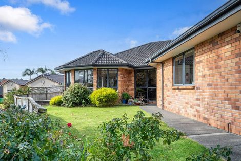 Photo of property in 14 Fairford Avenue, Henderson, Auckland, 0612