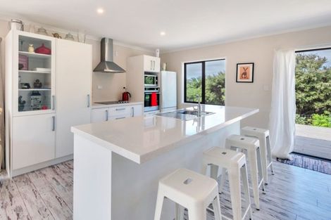 Photo of property in 41 Omana Avenue, Shelly Beach, Helensville, 0874