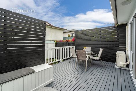 Photo of property in 2/3a Kirrie Avenue, Te Atatu South, Auckland, 0610