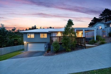 Photo of property in 17 Rauta Way, Helensville, 0800