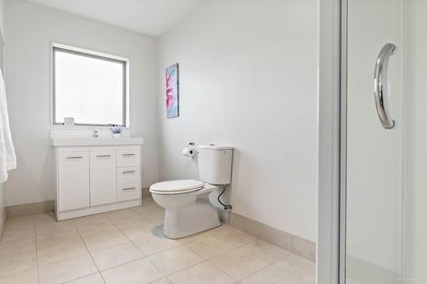 Photo of property in 7 Bordeaux Parade, Te Atatu South, Auckland, 0610