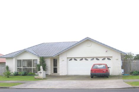 Photo of property in 25 Delmont Close, East Tamaki Heights, Auckland, 2016