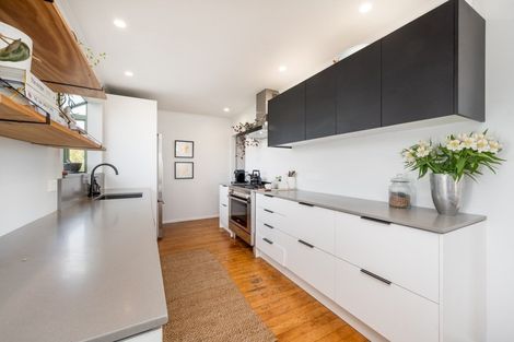Photo of property in 30 Kiteroa Terrace, Rothesay Bay, Auckland, 0630