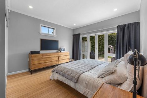 Photo of property in 79 Hobsonville Road, West Harbour, Auckland, 0618