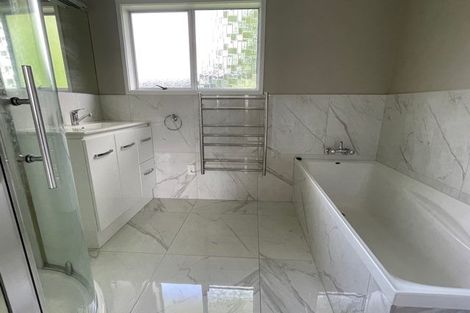 Photo of property in 17 Sumich Place, West Harbour, Auckland, 0618