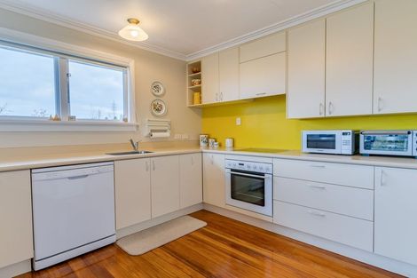 Photo of property in 21 Honeystone Street, Helensburgh, Dunedin, 9010