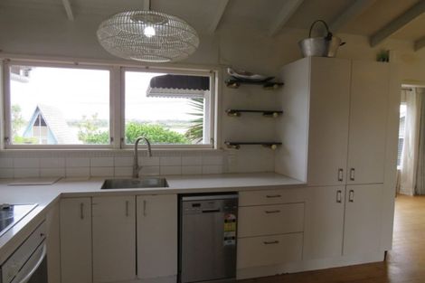 Photo of property in 10 Ferry Parade, Herald Island, Auckland, 0618