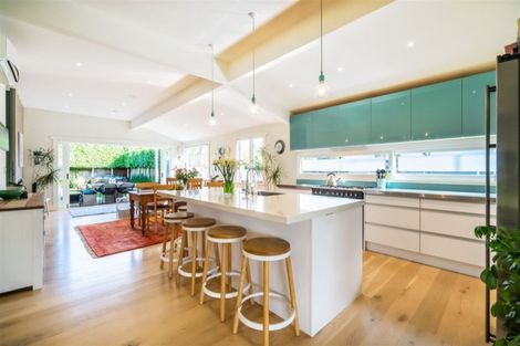 Photo of property in 27 Merani Street, Narrow Neck, Auckland, 0622