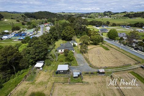 Photo of property in 32 Franklin Road, Paparoa, 0571