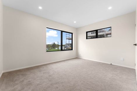 Photo of property in 12 Harbourside Parade, Hobsonville, 0616