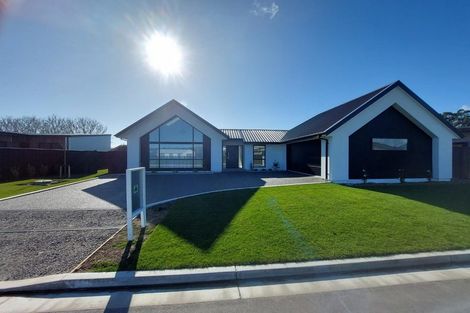 Photo of property in 21 Irvines Track, Halswell, Christchurch, 8025