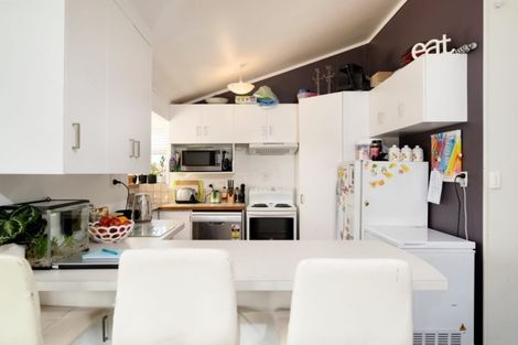 Photo of property in 144 Karewa Parade, Papamoa Beach, Papamoa, 3118