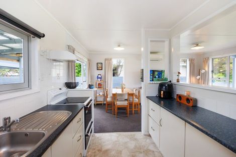Photo of property in 62 Nash Parade, Foxton Beach, Foxton, 4815