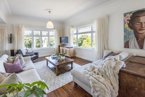 Photo of property in 111 Vauxhall Road, Narrow Neck, Auckland, 0624