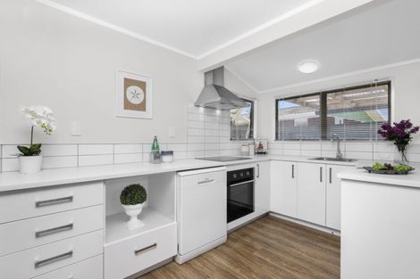 Photo of property in 2/23 Gaylands Place, Opaheke, Papakura, 2113