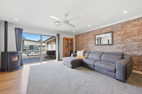 Photo of property in 46 Oakwood Drive, Rangiora, 7400