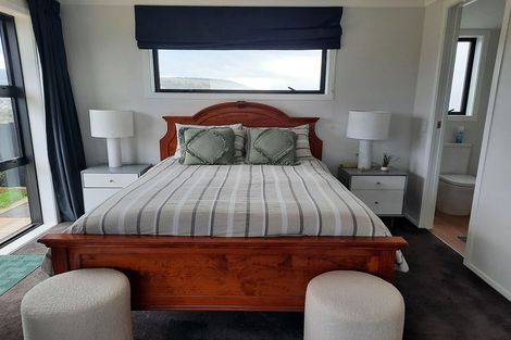 Photo of property in 11 Queen Charlotte Drive, Aotea, Porirua, 5024