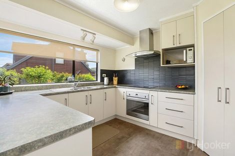 Photo of property in 2 Brundon Place, Lynmore, Rotorua, 3010