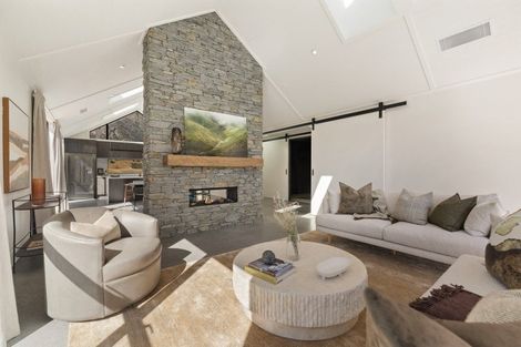 Photo of property in 28 Cunninghams Drive, Jacks Point, Queenstown, 9371