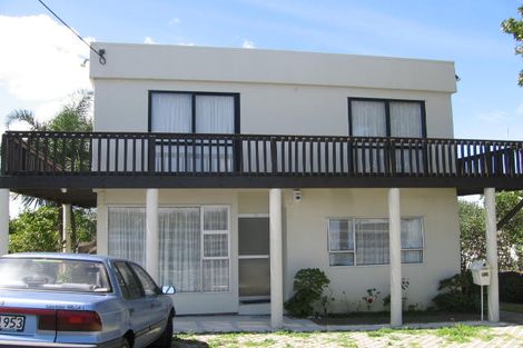 Photo of property in 313 Glenfield Road, Glenfield, Auckland, 0629