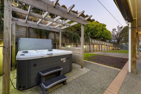 Photo of property in 2 Ormrod Grove, Riverstone Terraces, Upper Hutt, 5018