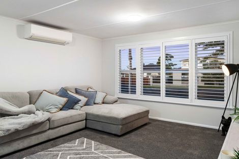 Photo of property in 24 Cobham Crescent, Kelston, Auckland, 0602