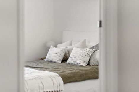 Photo of property in 2/4 Glenburn Road, Hobsonville, 0616