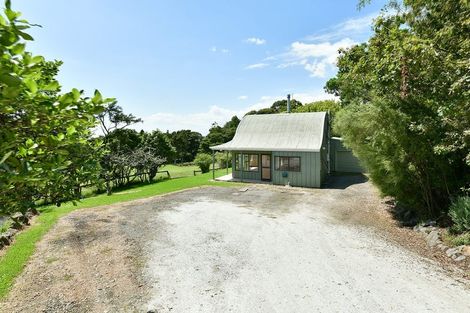 Photo of property in 379 Kiwitahi Road, Helensville, 0875