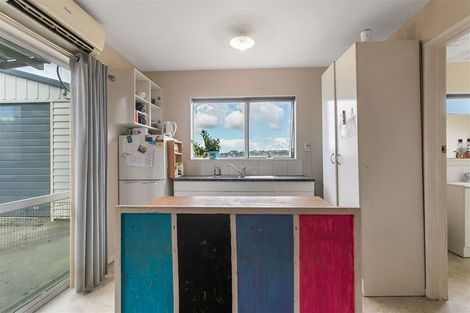 Photo of property in 7 Hueglow Rise, West Harbour, Auckland, 0618