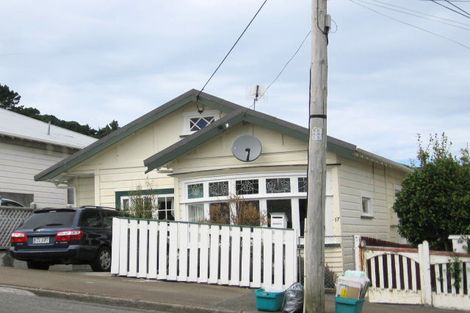 Photo of property in 17b Herald Street, Berhampore, Wellington, 6023