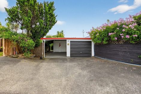 Photo of property in 91 Golf Road, Paraparaumu Beach, Paraparaumu, 5032