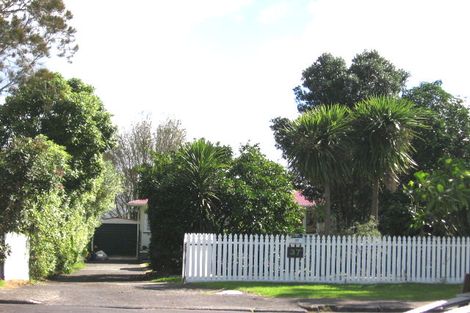 Photo of property in 37 Essex Street, Te Atatu South, Auckland, 0610