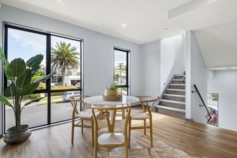 Photo of property in 2/33 Williamson Avenue, Belmont, Auckland, 0622