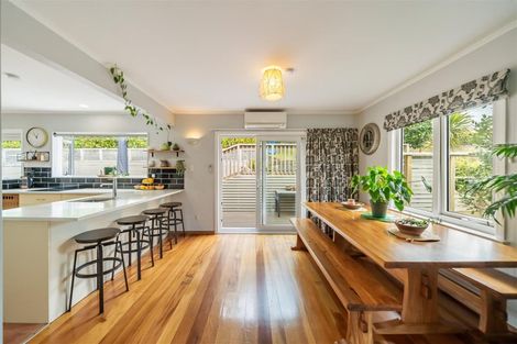 Photo of property in 76 Redwood Avenue, Tawa, Wellington, 5028