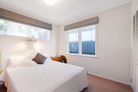 Photo of property in 17 Southern Cross Crescent, Island Bay, Wellington, 6023