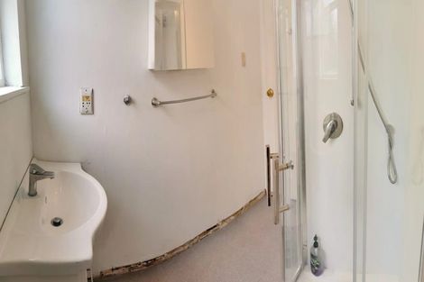 Photo of property in 187 Whites Line East, Waiwhetu, Lower Hutt, 5010